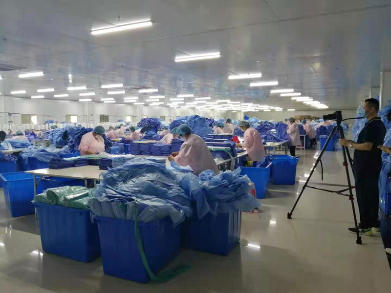 醫(yī)護(hù)防護(hù)用品生產(chǎn)現(xiàn)場(chǎng)