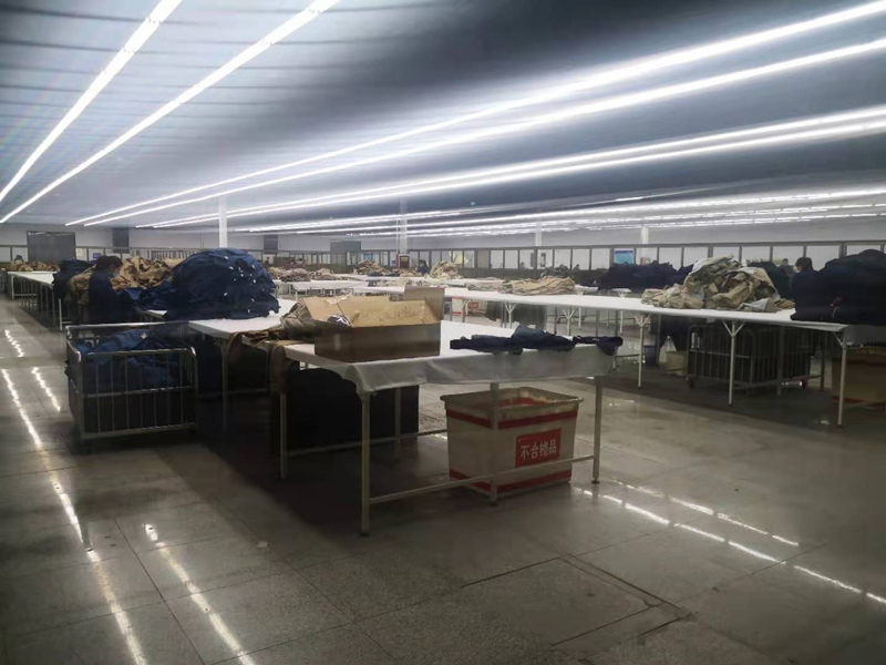 褲子生產(chǎn)現(xiàn)場