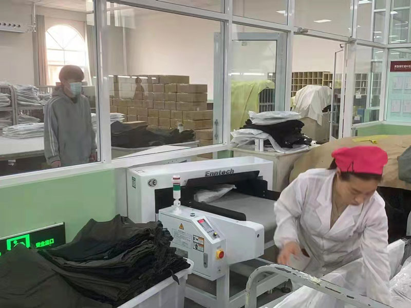 褲子生產(chǎn)現(xiàn)場